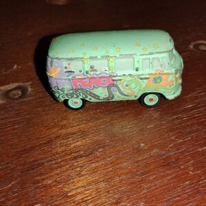 Disney mattel Pixar Cars Hot Wheels Fillmore V W Volkswagen Bus